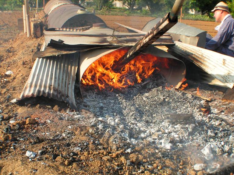 陶芸/野焼き体験。